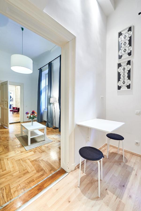 Large Apartment For Groups City Center Dist. VII Budapest Exteriör bild
